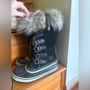 Sorel Black and Tan Fur-Trimmed Boots